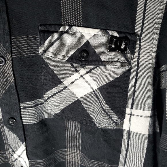 DC  Flannel Shirt Men Size M - Picture 2 of 4